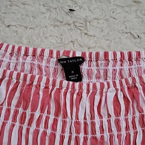 ! NWOT Ann Taylor top - Picture 2 of 3